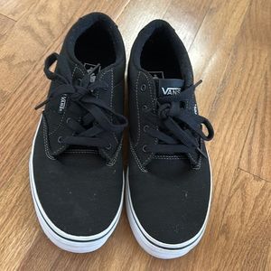 Youth Size 7 Balck Vans shoes